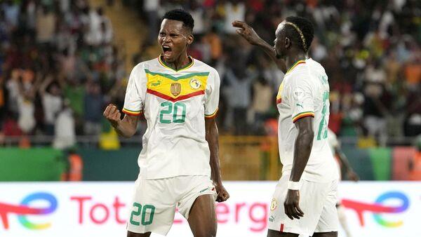 Ismaila Sarr inspires Senegal as they ease past Cameroon to reach AFCON last 16